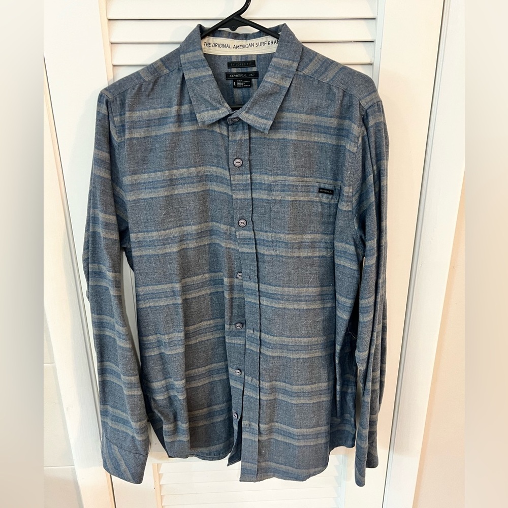 O’Neill men’s long sleeve shirt. Tailored fit
